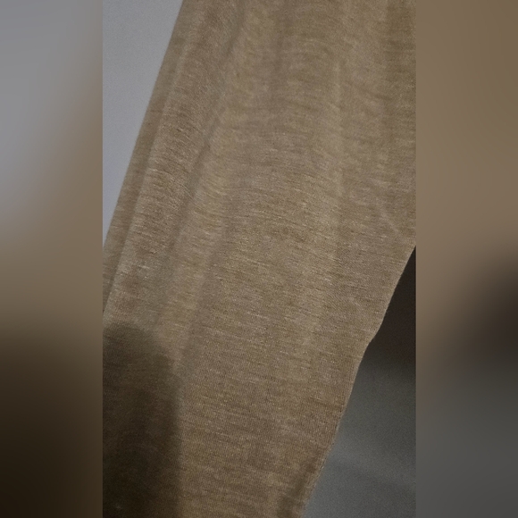 FREE FLY Men's Bamboo Flex Henley in Heathered Wheat. Size L NWT - Picture 7 of 13